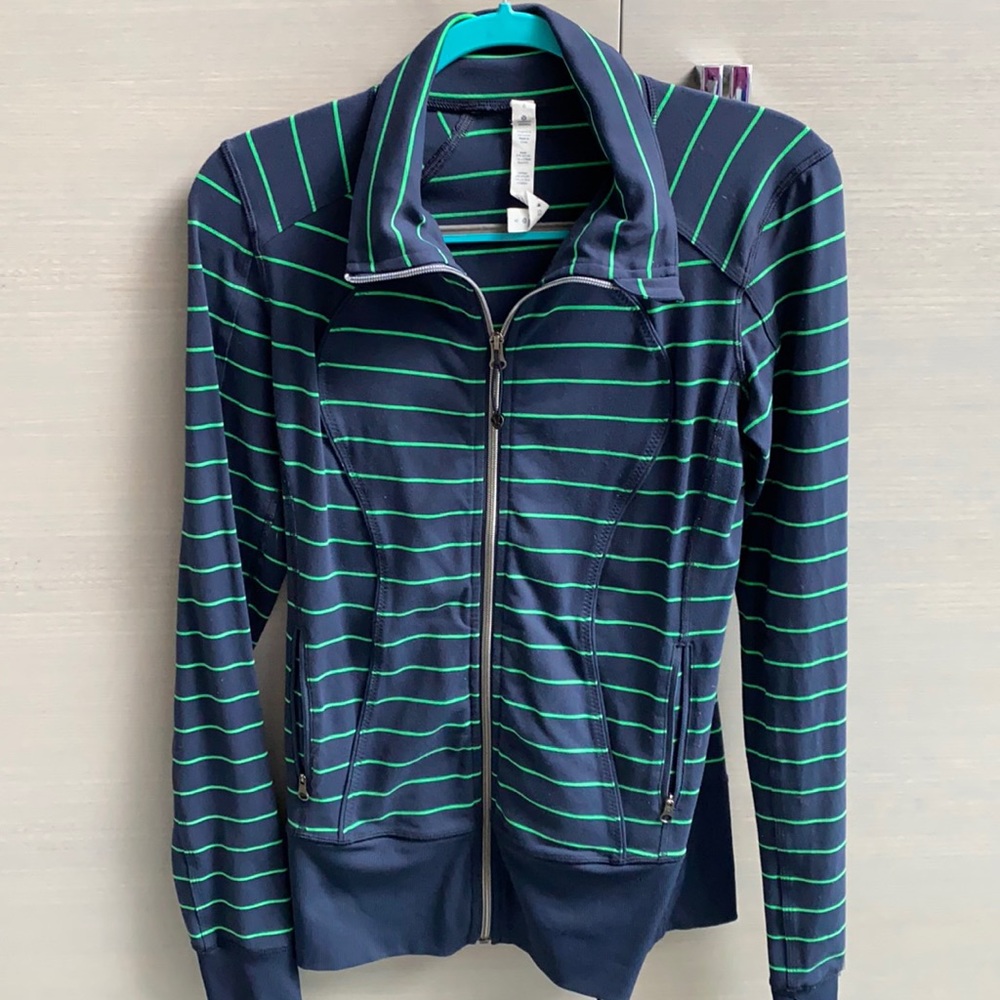 Lulu Zip up top